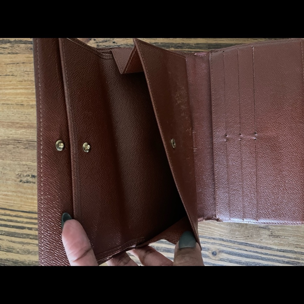 Louis Vuitton Wallet-Authentic - Picture 6 of 9